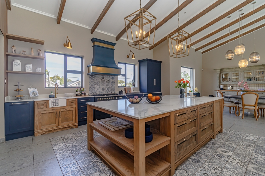 6 Bedroom Property for Sale in Heatherlands Western Cape